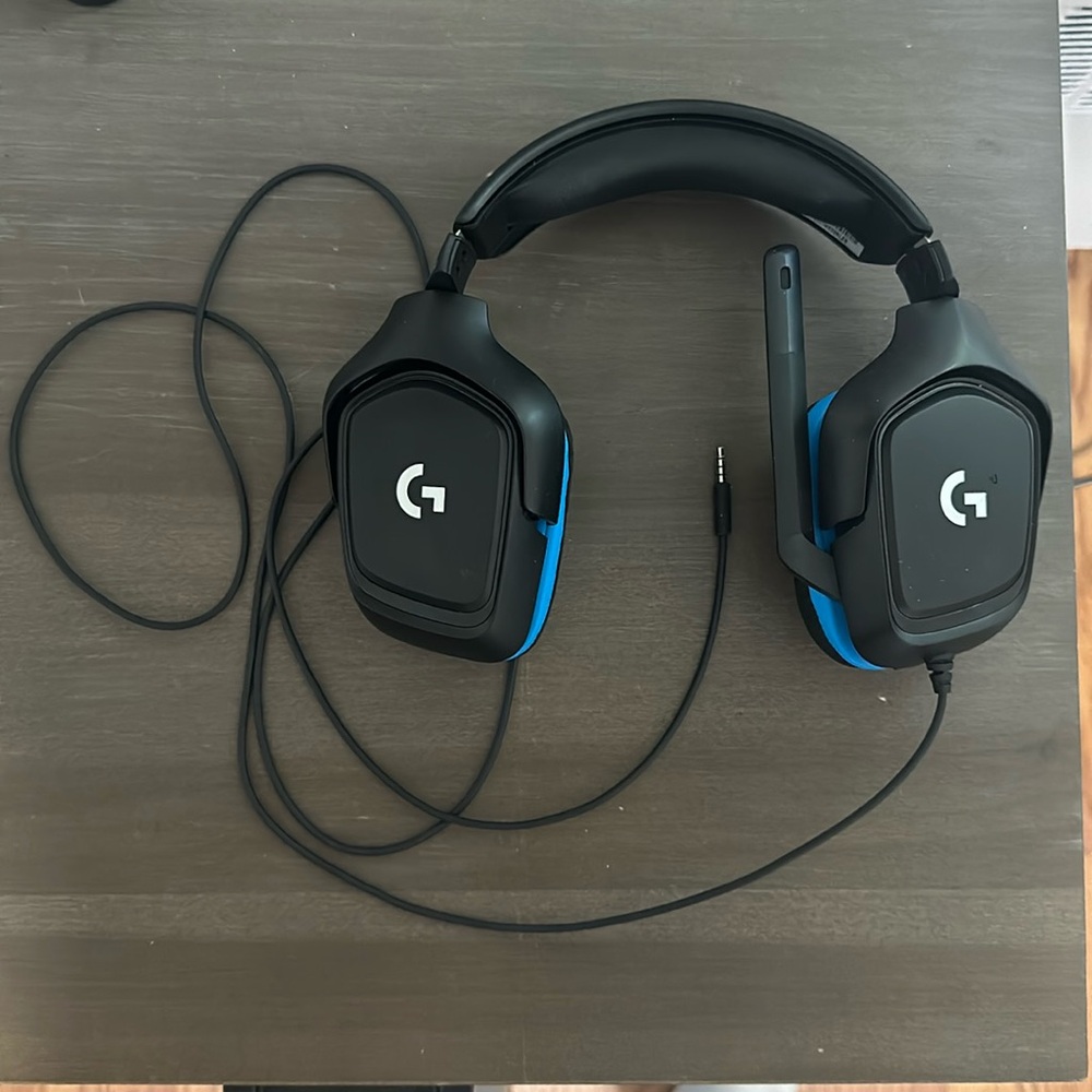 Logitech Headphones USED Works with laptop,Xbox, PlayStation, IPad, iPhone